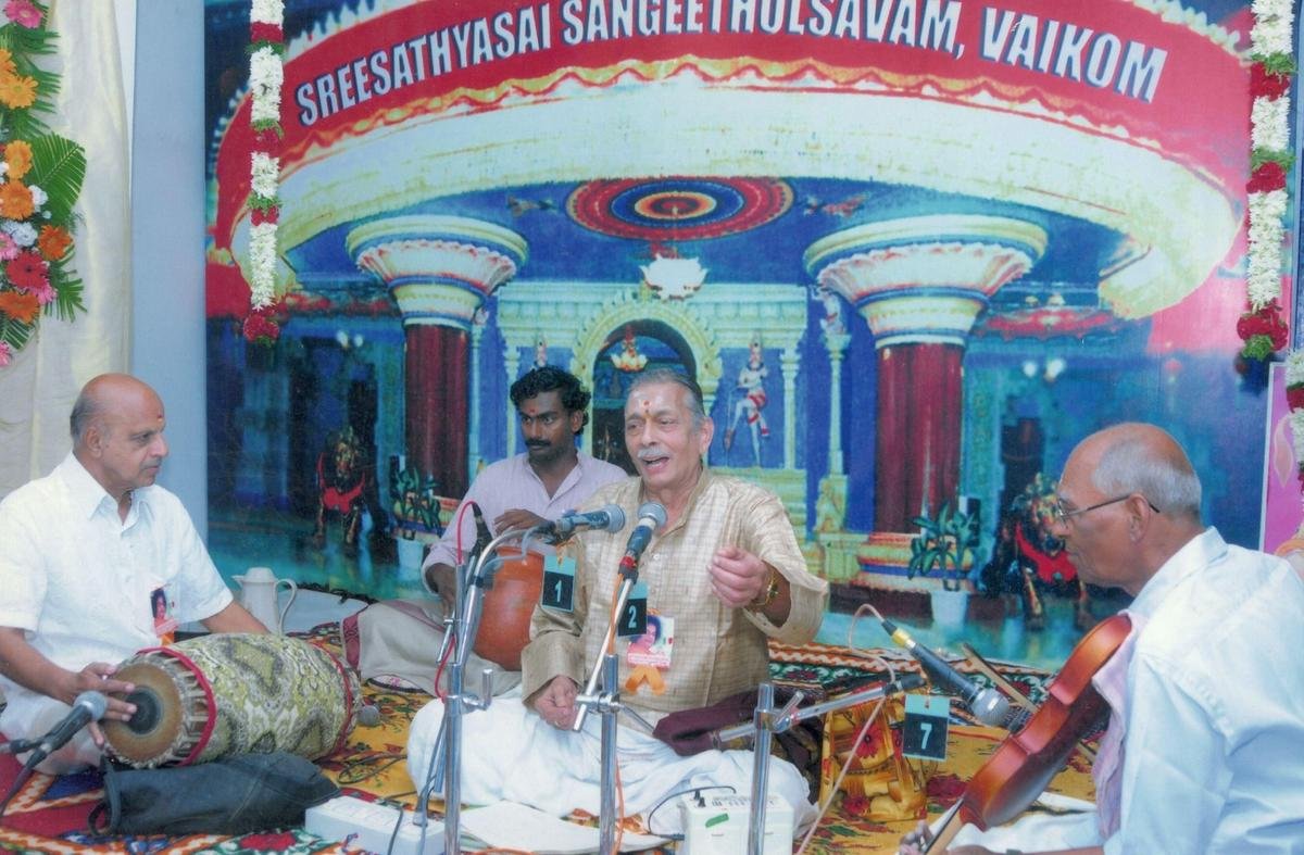 Sivanandan accompanying N.P. Ramaswamy during a concert.